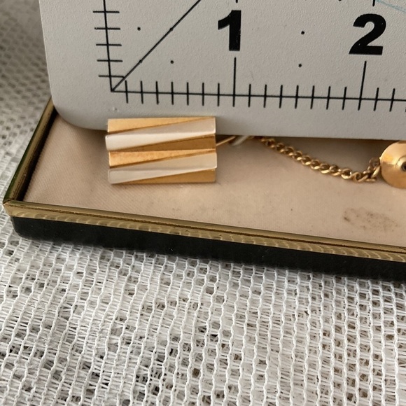 Men’s Vintage Mother of Pearl Inlaid Rectangular Gold toned Cuff Links. - Picture 4 of 4